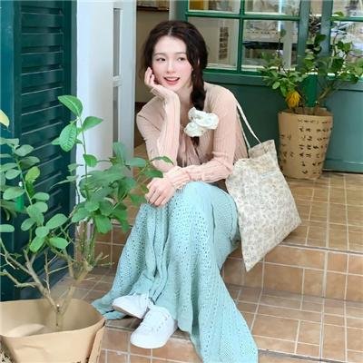 春泥溅花红